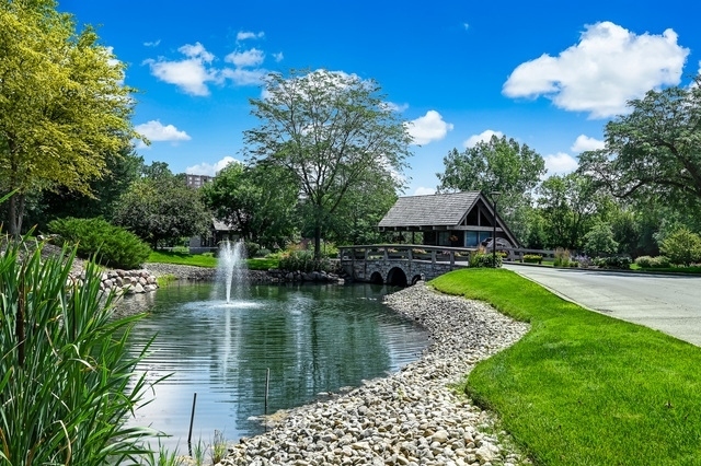 1401 Burr Oak Road #105B, Hinsdale, IL 60521