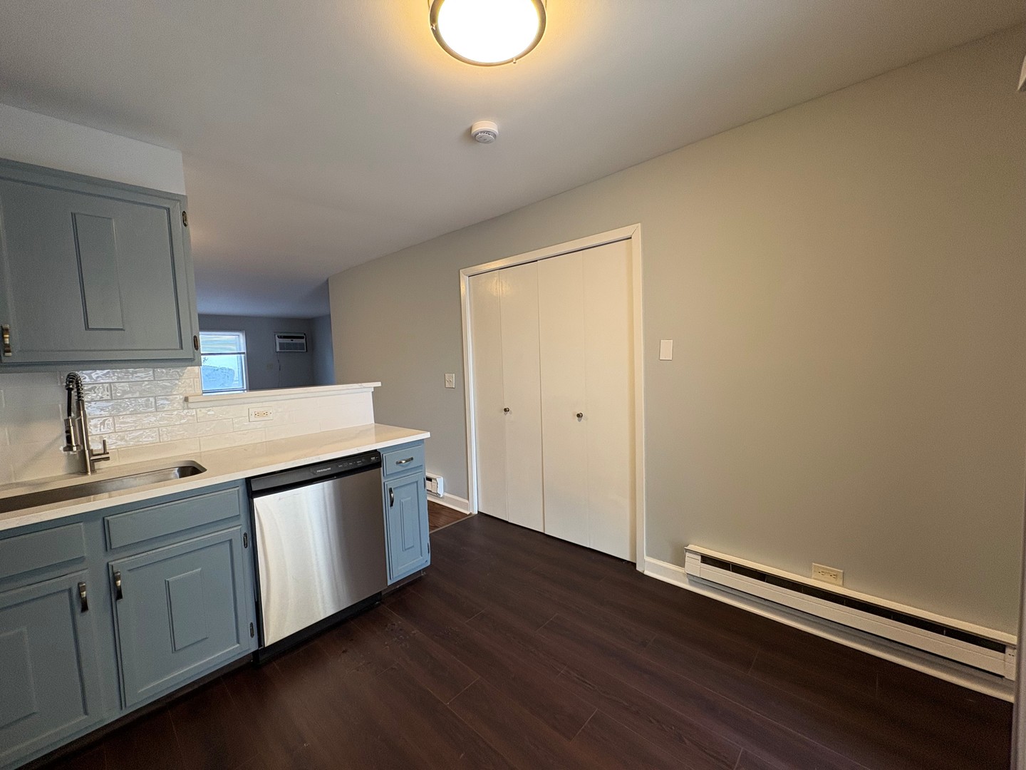 201 N Waters Edge Drive #101, Glendale Heights, IL 60139