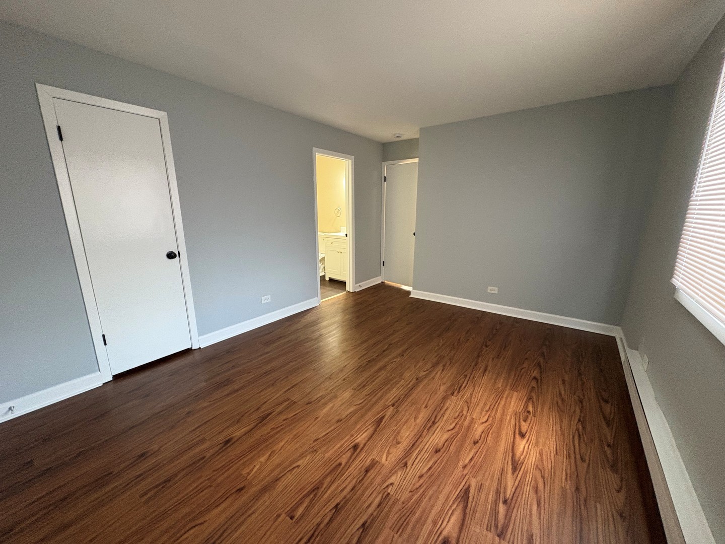 201 N Waters Edge Drive #101, Glendale Heights, IL 60139