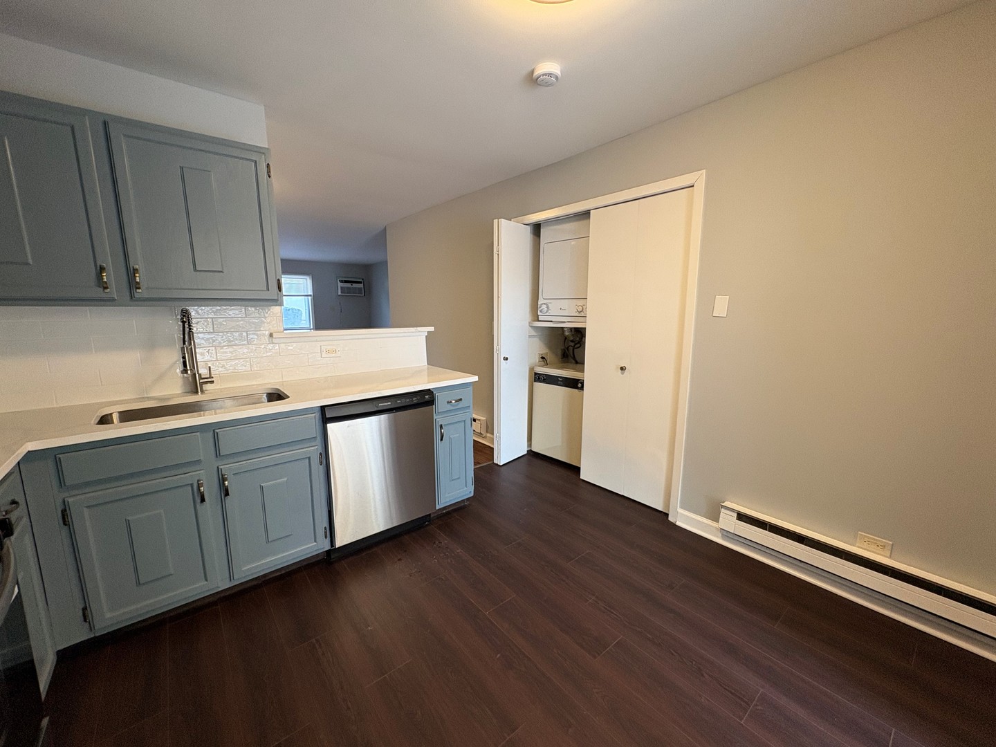 201 N Waters Edge Drive #101, Glendale Heights, IL 60139