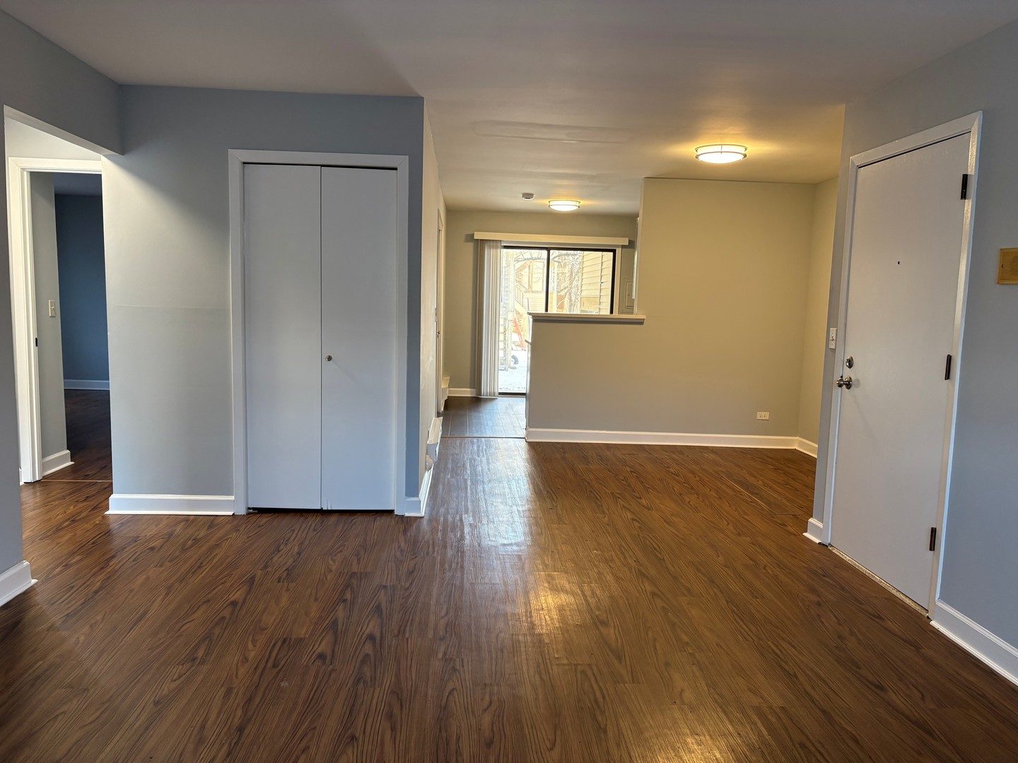 201 N Waters Edge Drive #101, Glendale Heights, IL 60139