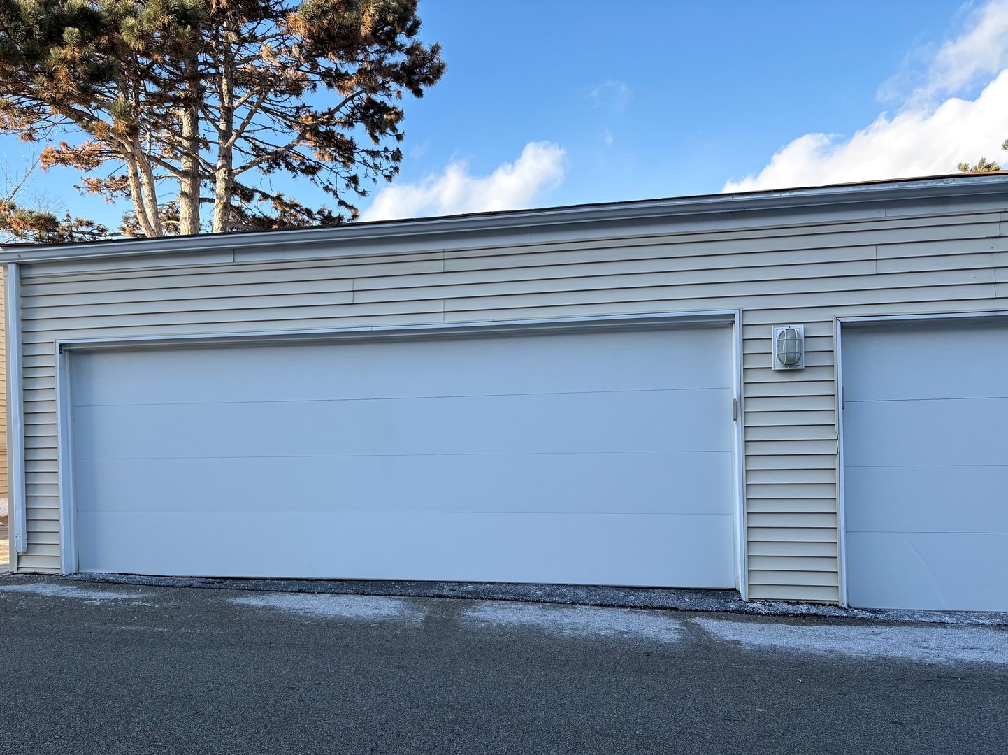 201 N Waters Edge Drive #101, Glendale Heights, IL 60139