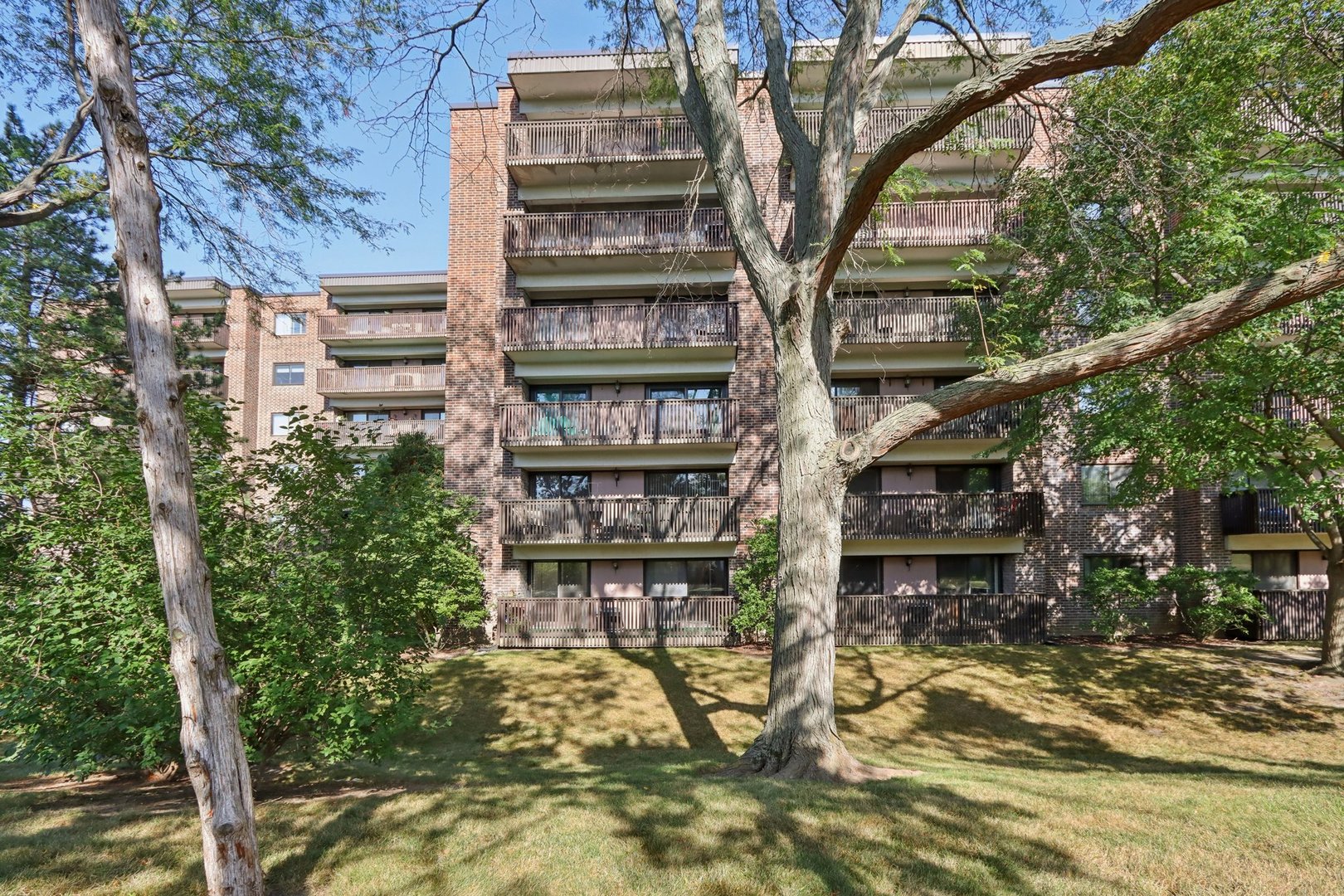 920 Vose Drive #106, Gurnee, IL 60031