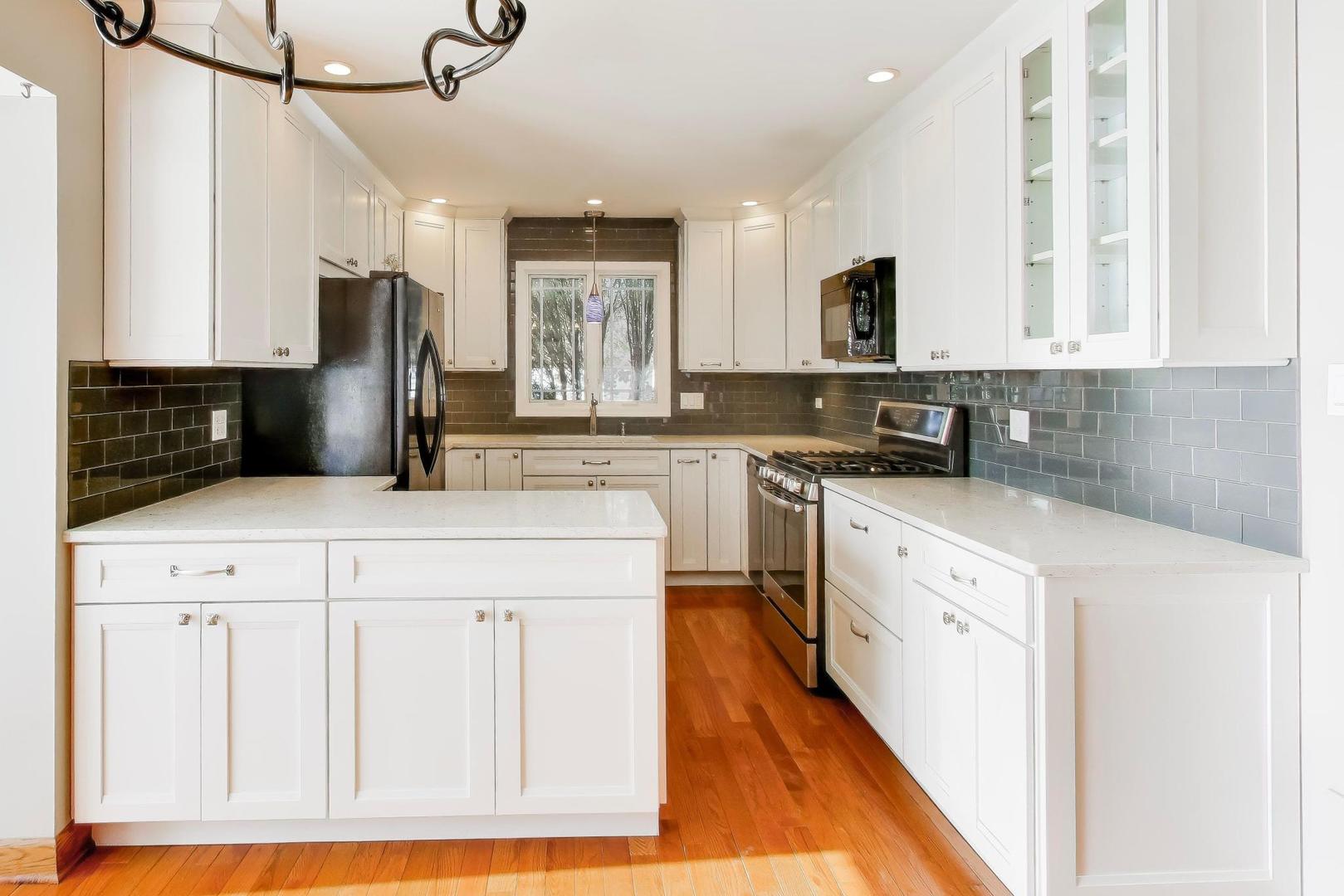 16W671 89th Place, Willowbrook, IL 60527