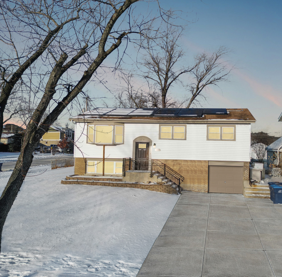 9052 W 92nd Street, Hickory Hills, IL 60457