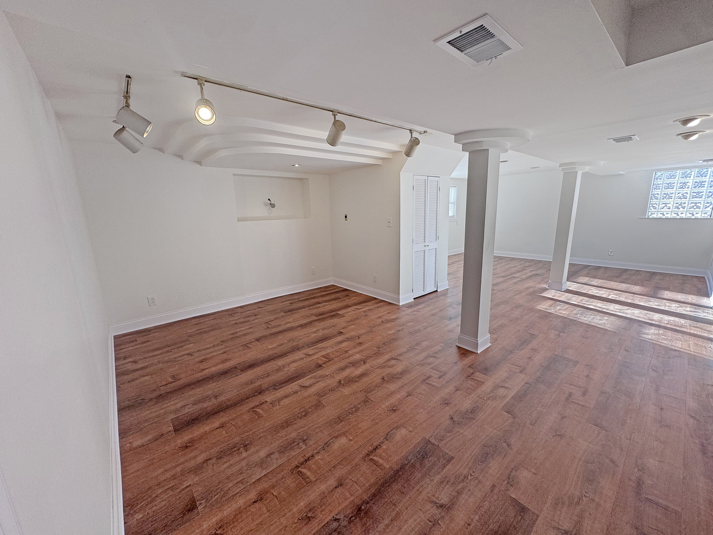 9052 W 92nd Street, Hickory Hills, IL 60457