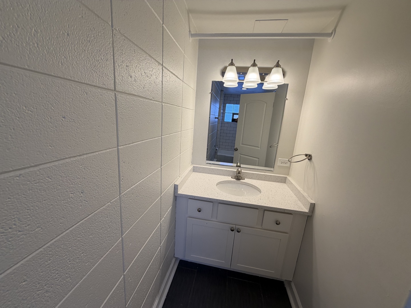 26 E Washington Avenue #UNIT-4, Lake Bluff, IL 60044