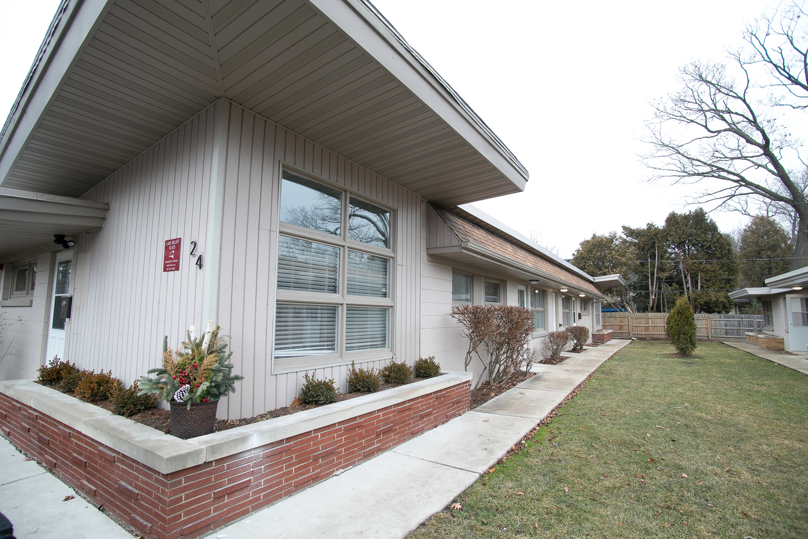 26 E Washington Avenue #UNIT-4, Lake Bluff, IL 60044