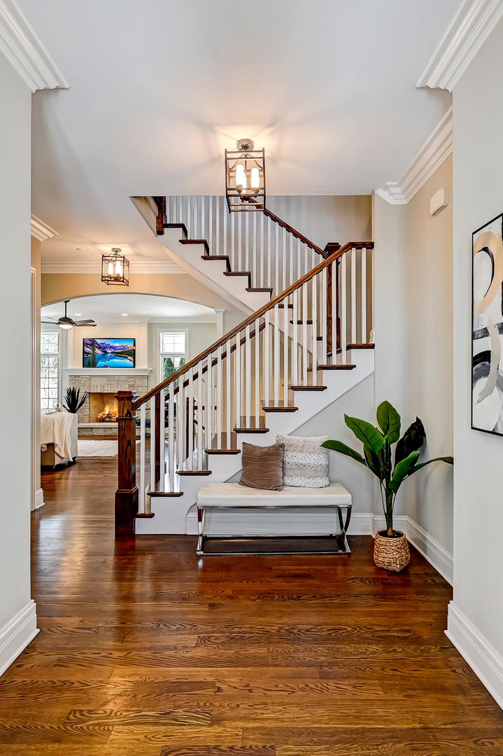 130 Oxford Avenue, Clarendon Hills, IL 60514