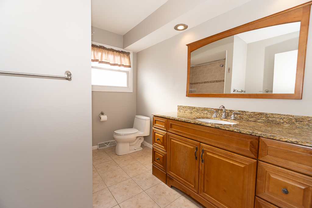 756 W Millers Road, Des Plaines, IL 60016