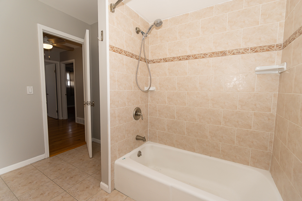 756 W Millers Road, Des Plaines, IL 60016