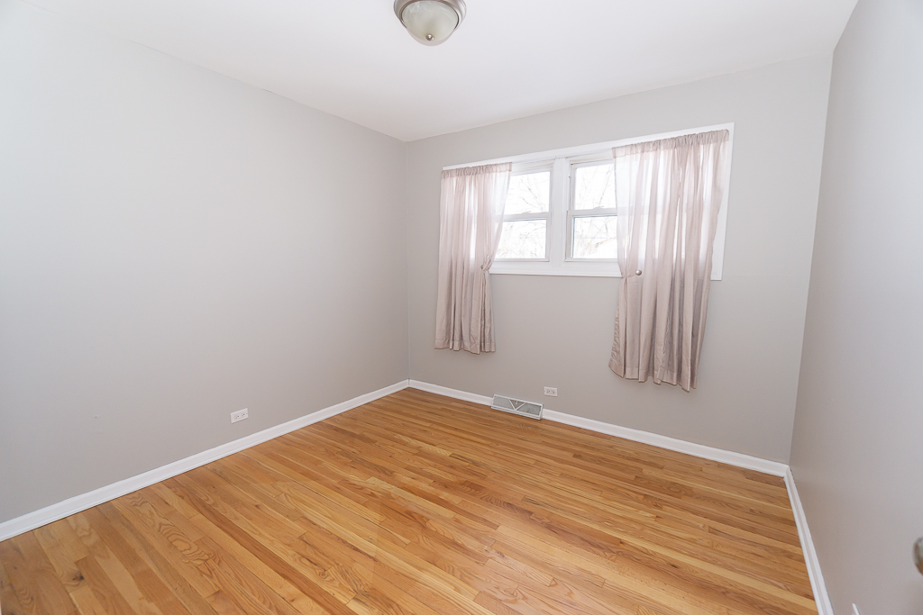 756 W Millers Road, Des Plaines, IL 60016