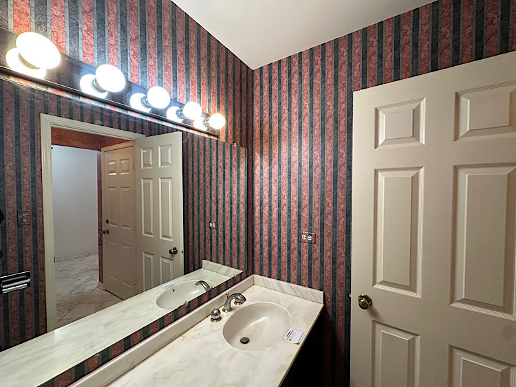 19W244 Governors Trail, Oak Brook, IL 60523