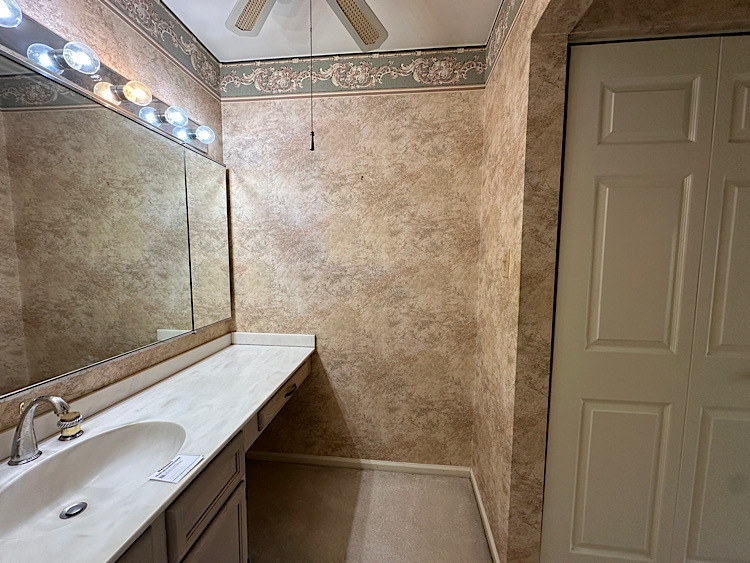 19W244 Governors Trail, Oak Brook, IL 60523