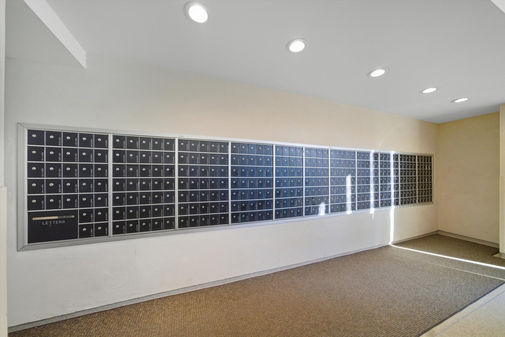 3550 N Lake Shore Drive #908, Chicago, IL 60657