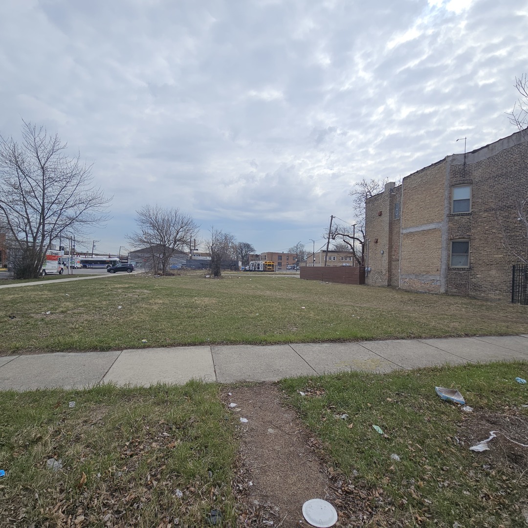 231 N La Crosse Avenue, Chicago, IL 60644