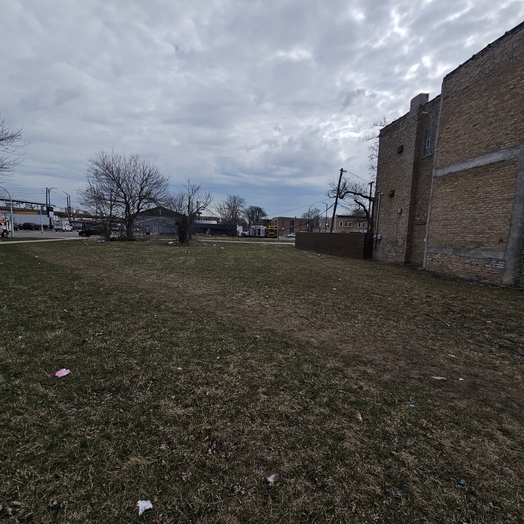 231 N La Crosse Avenue, Chicago, IL 60644