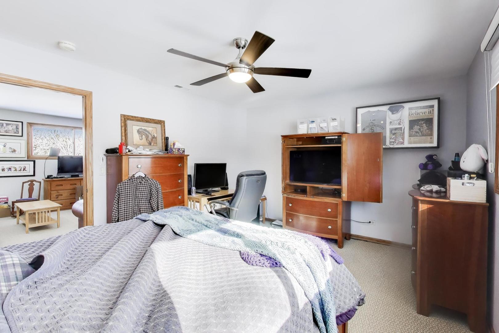 926 Braeburn Road, Inverness, IL 60067