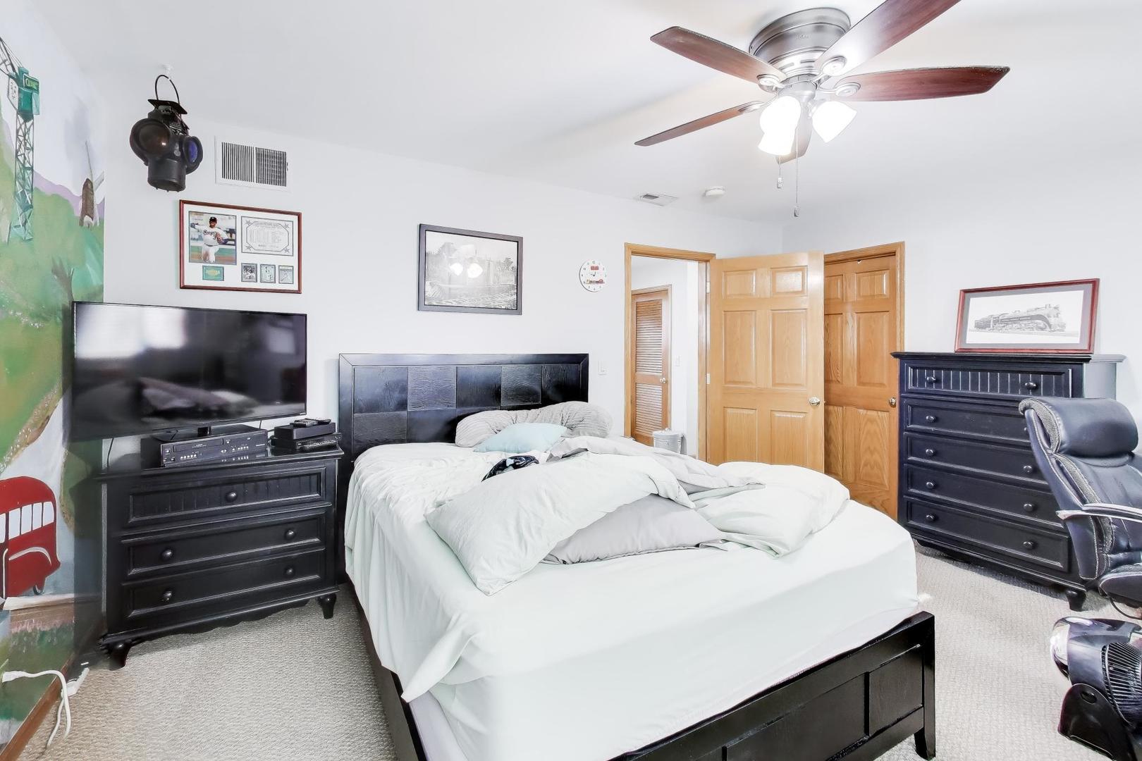 926 Braeburn Road, Inverness, IL 60067