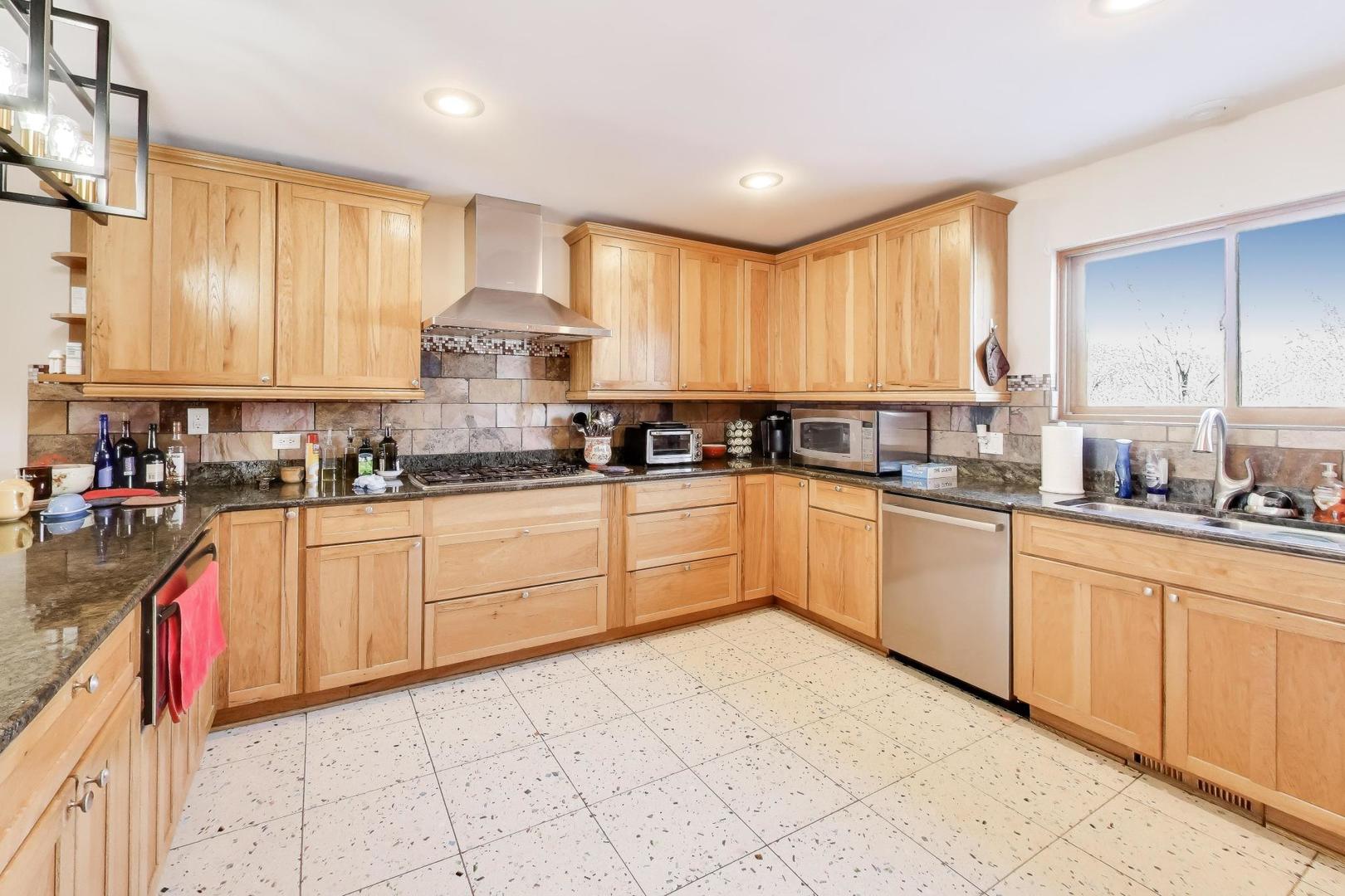 926 Braeburn Road, Inverness, IL 60067