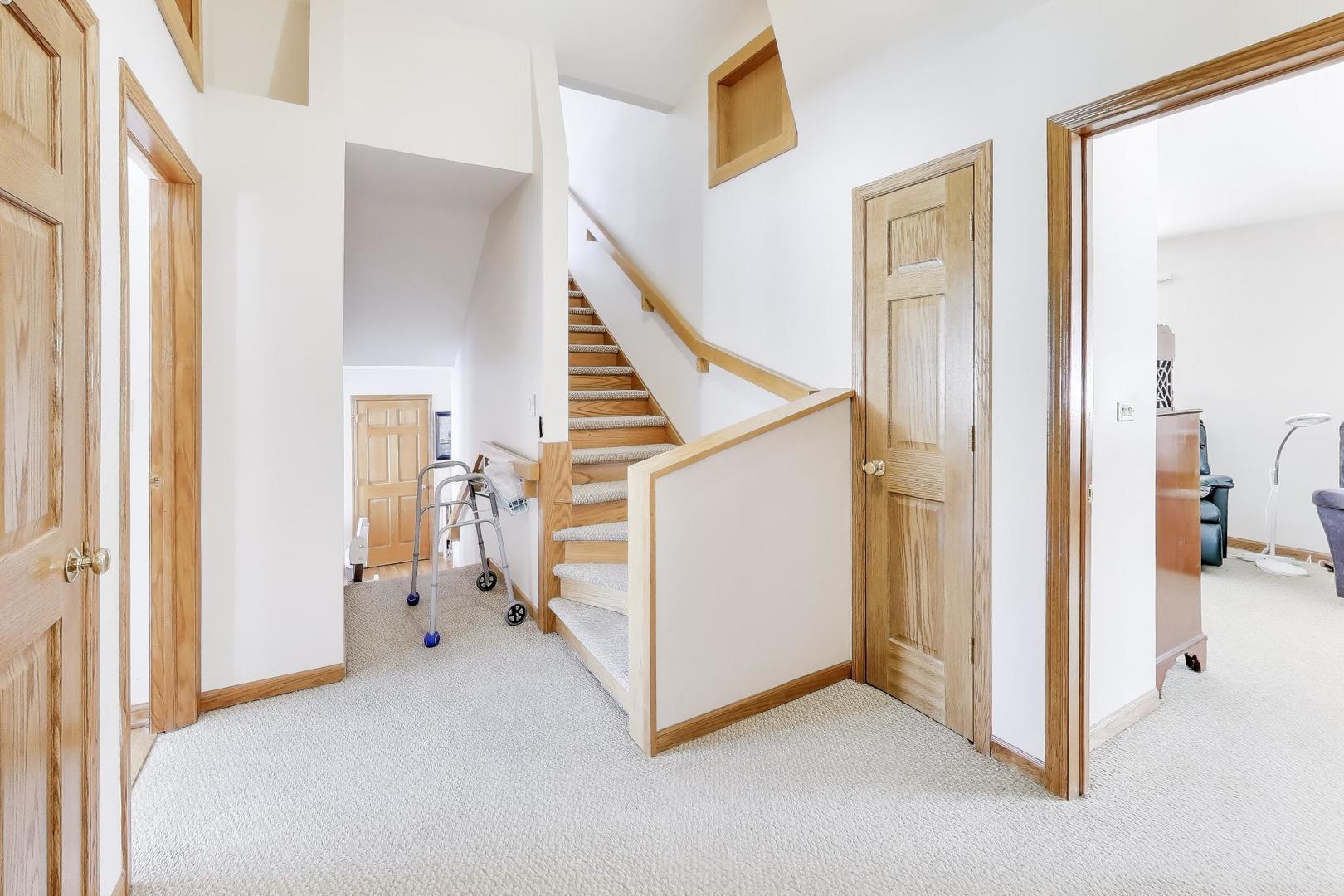 926 Braeburn Road, Inverness, IL 60067