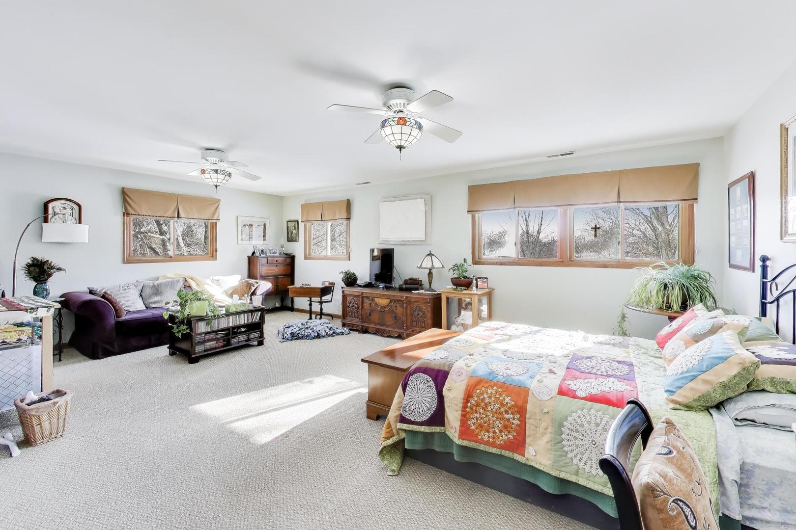 926 Braeburn Road, Inverness, IL 60067