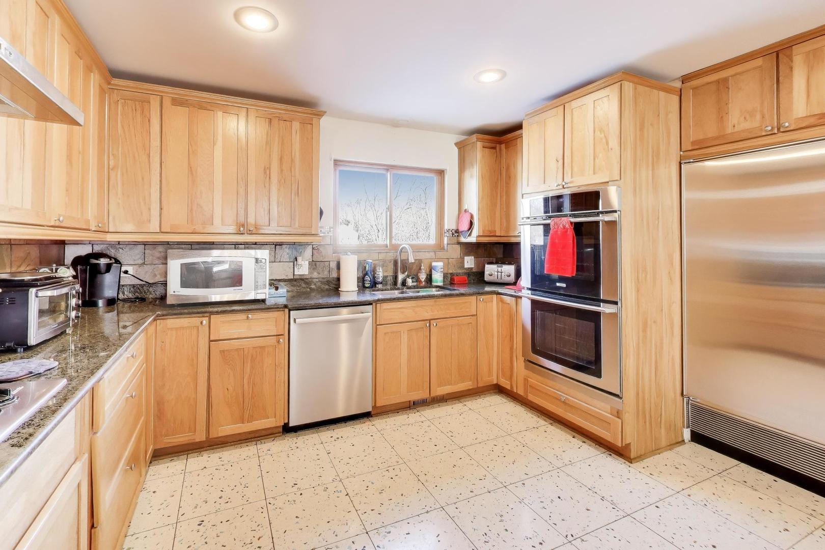 926 Braeburn Road, Inverness, IL 60067