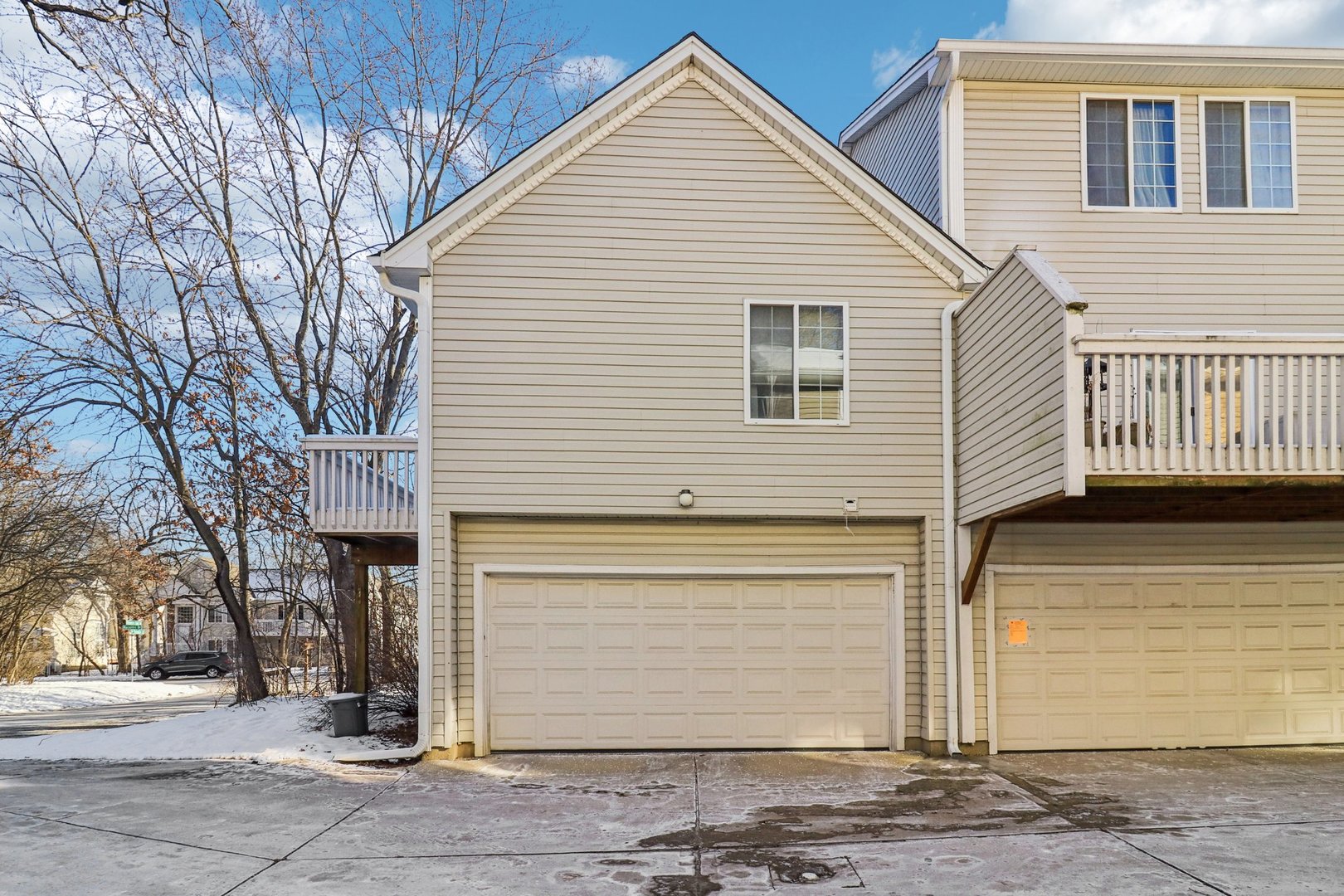 241 W Whispering Oaks Lane, Round Lake, IL 60073