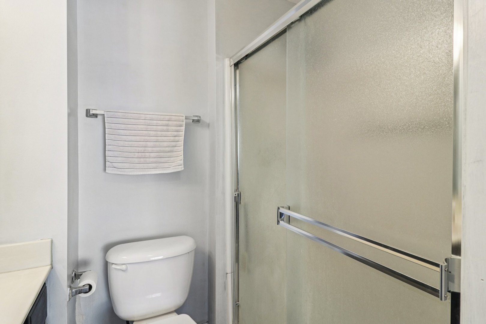 241 W Whispering Oaks Lane, Round Lake, IL 60073