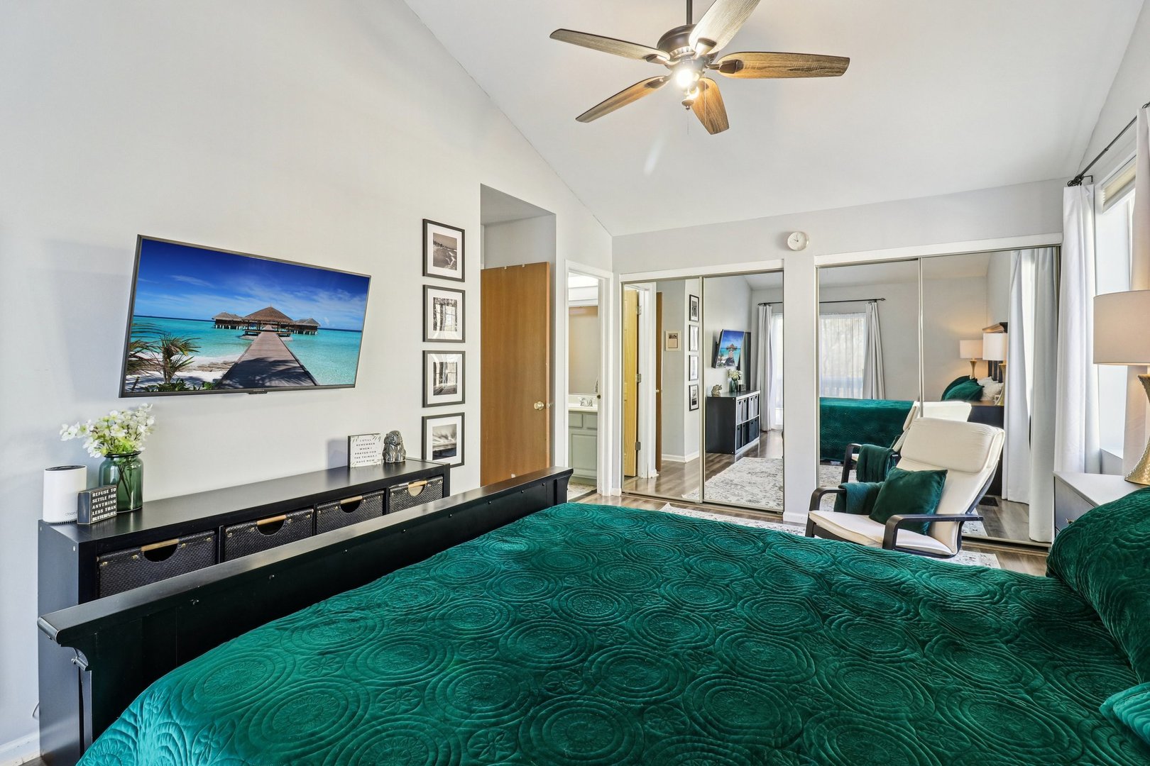 241 W Whispering Oaks Lane, Round Lake, IL 60073