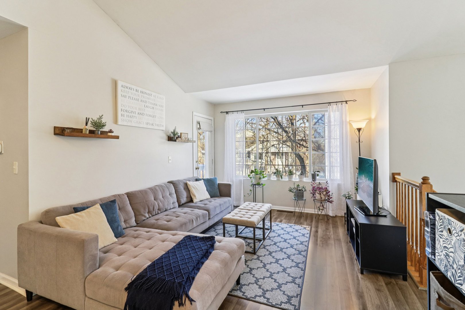 241 W Whispering Oaks Lane, Round Lake, IL 60073