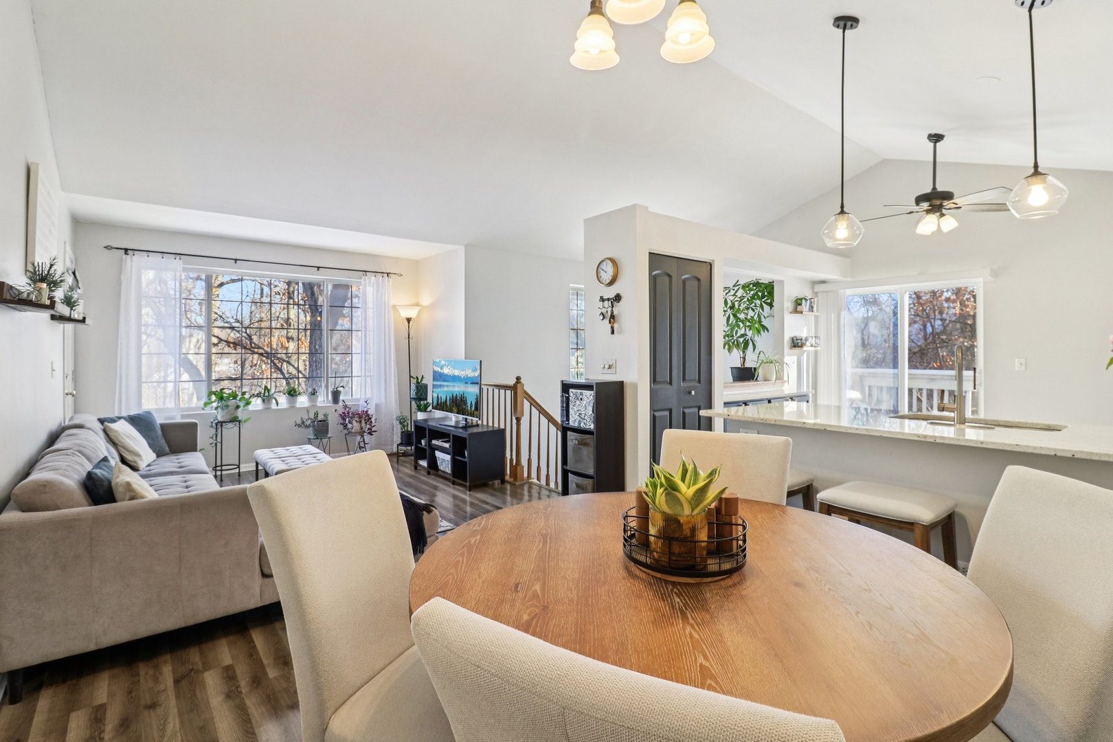 241 W Whispering Oaks Lane, Round Lake, IL 60073