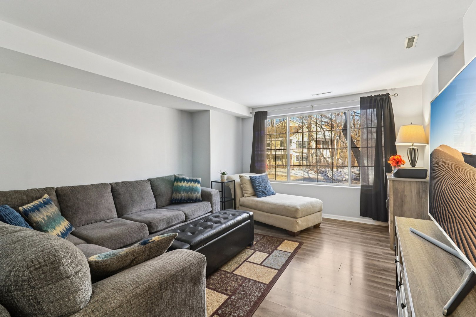 241 W Whispering Oaks Lane, Round Lake, IL 60073