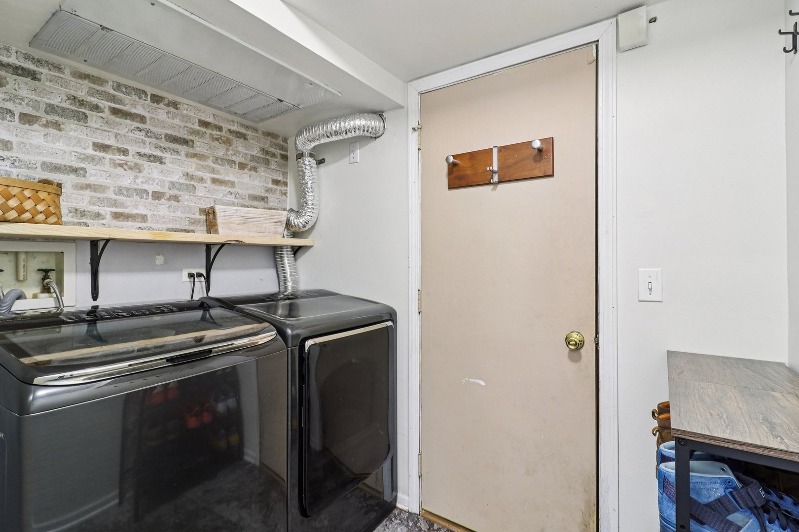 241 W Whispering Oaks Lane, Round Lake, IL 60073