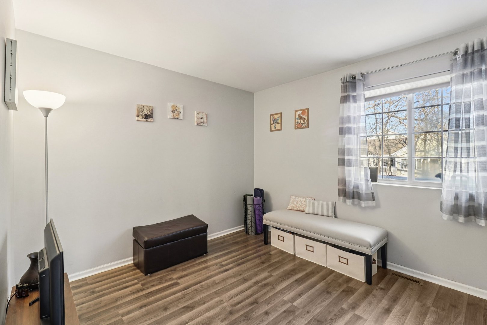 241 W Whispering Oaks Lane, Round Lake, IL 60073