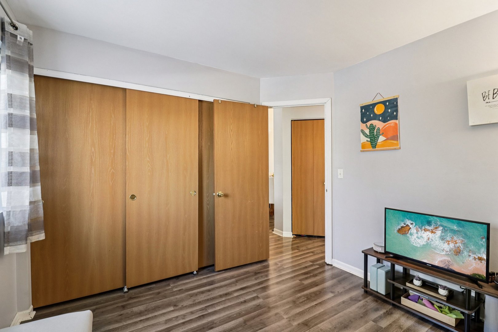 241 W Whispering Oaks Lane, Round Lake, IL 60073