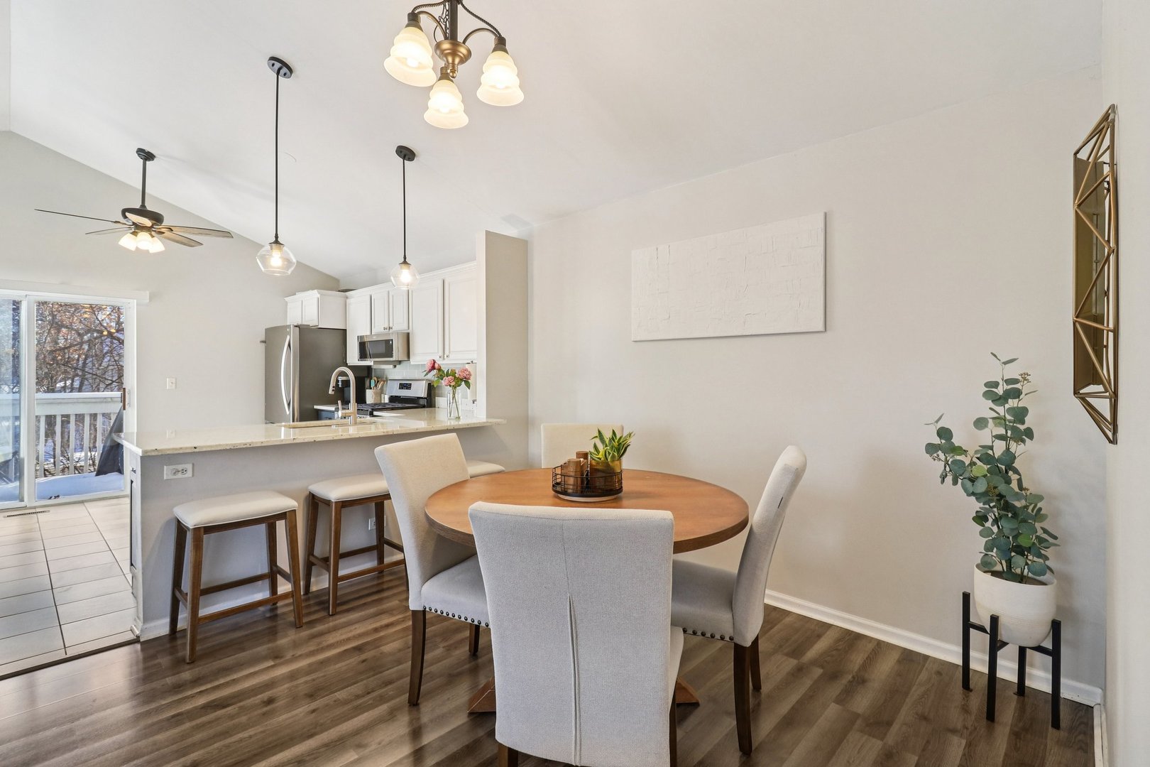 241 W Whispering Oaks Lane, Round Lake, IL 60073