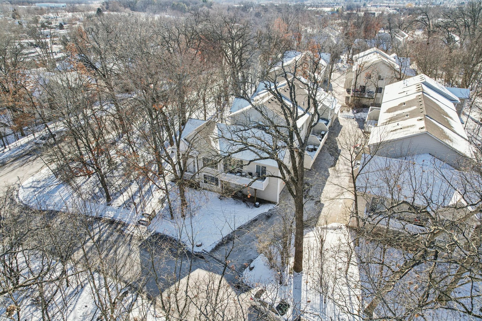 241 W Whispering Oaks Lane, Round Lake, IL 60073