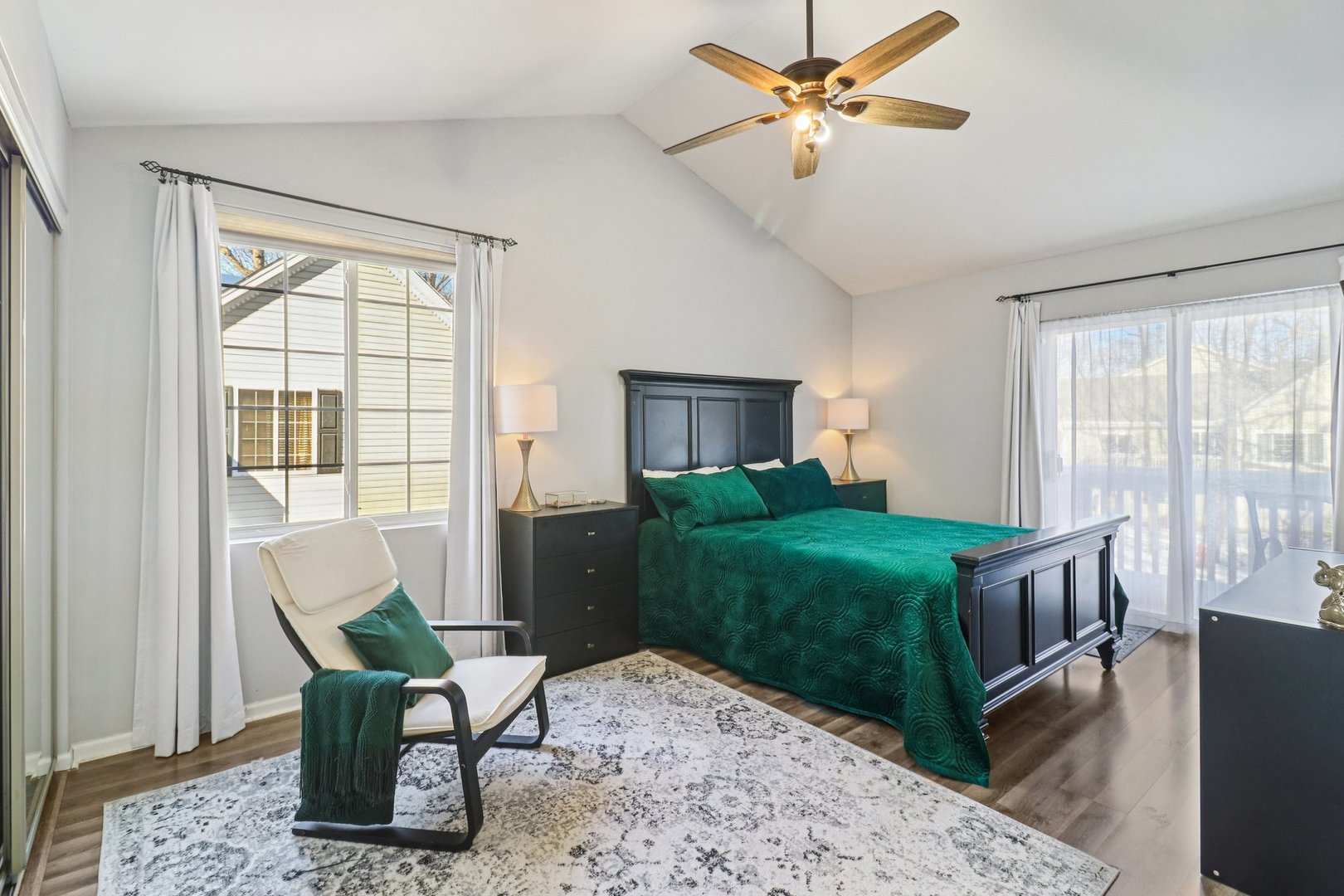 241 W Whispering Oaks Lane, Round Lake, IL 60073