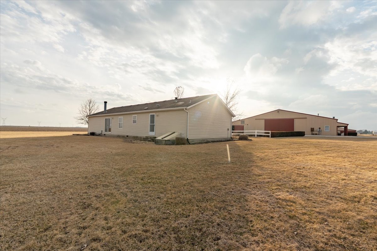 26151 E 2500 North Road, Lexington, IL 61753