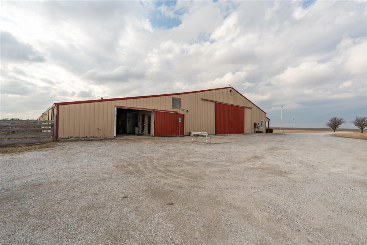 26151 E 2500 North Road, Lexington, IL 61753