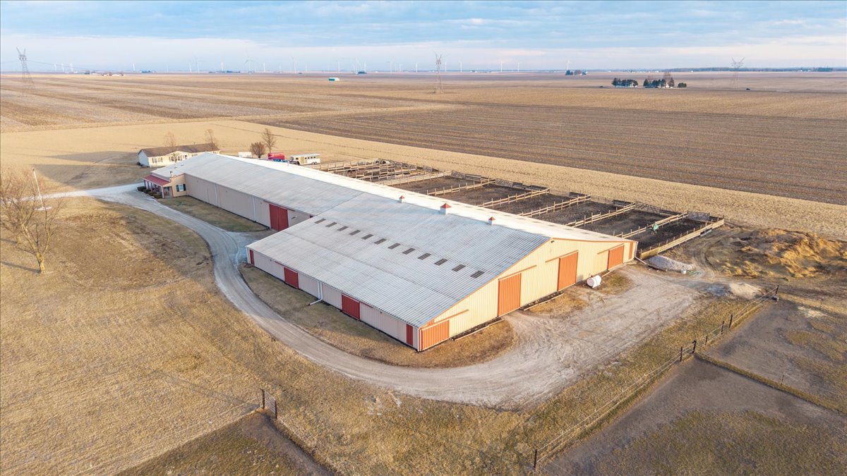 26151 E 2500 North Road, Lexington, IL 61753