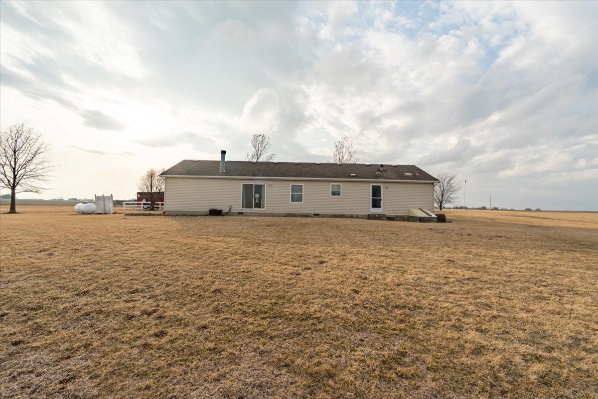 26151 E 2500 North Road, Lexington, IL 61753