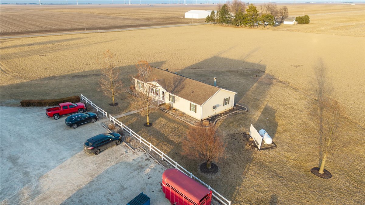 26151 E 2500 North Road, Lexington, IL 61753