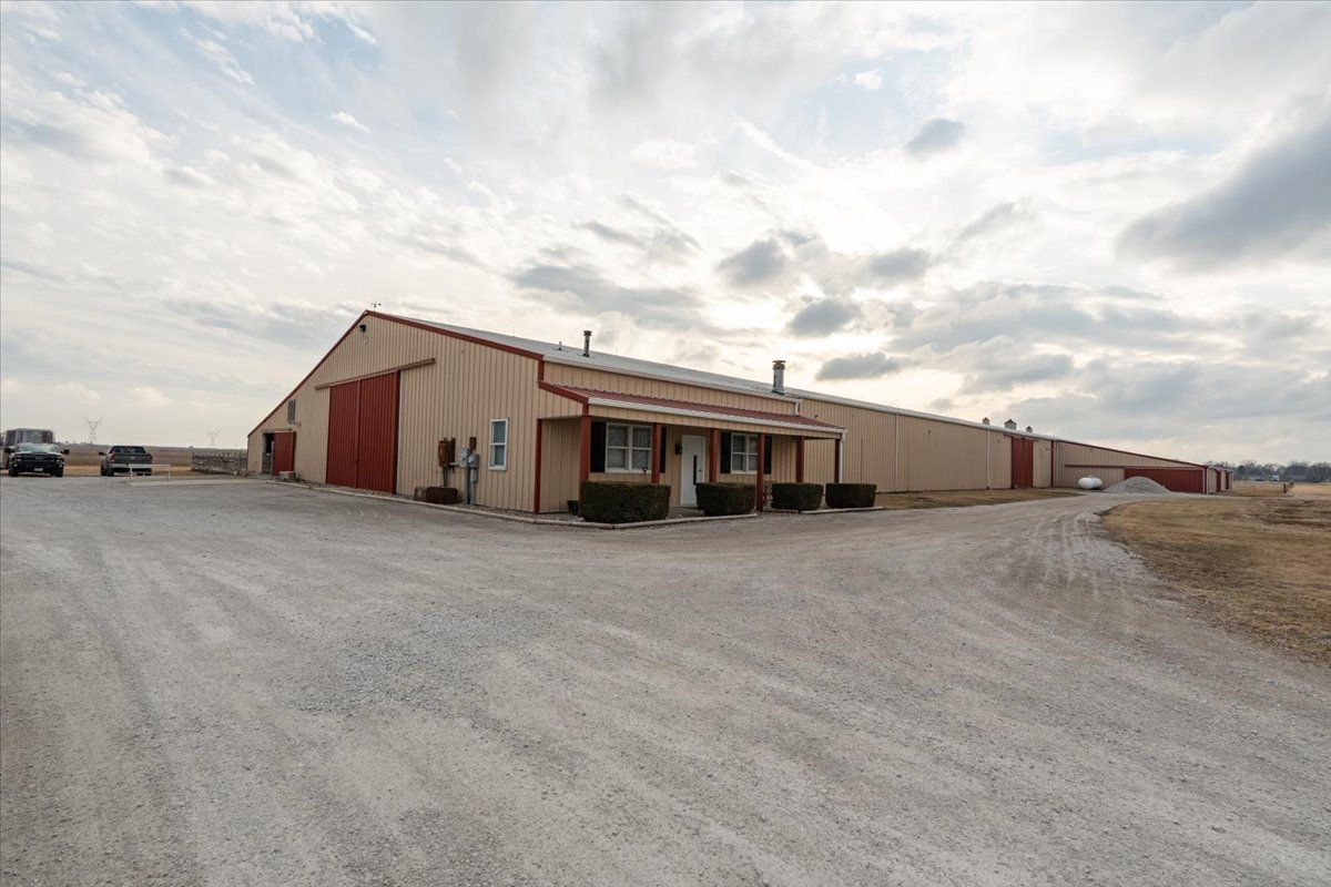 26151 E 2500 North Road, Lexington, IL 61753
