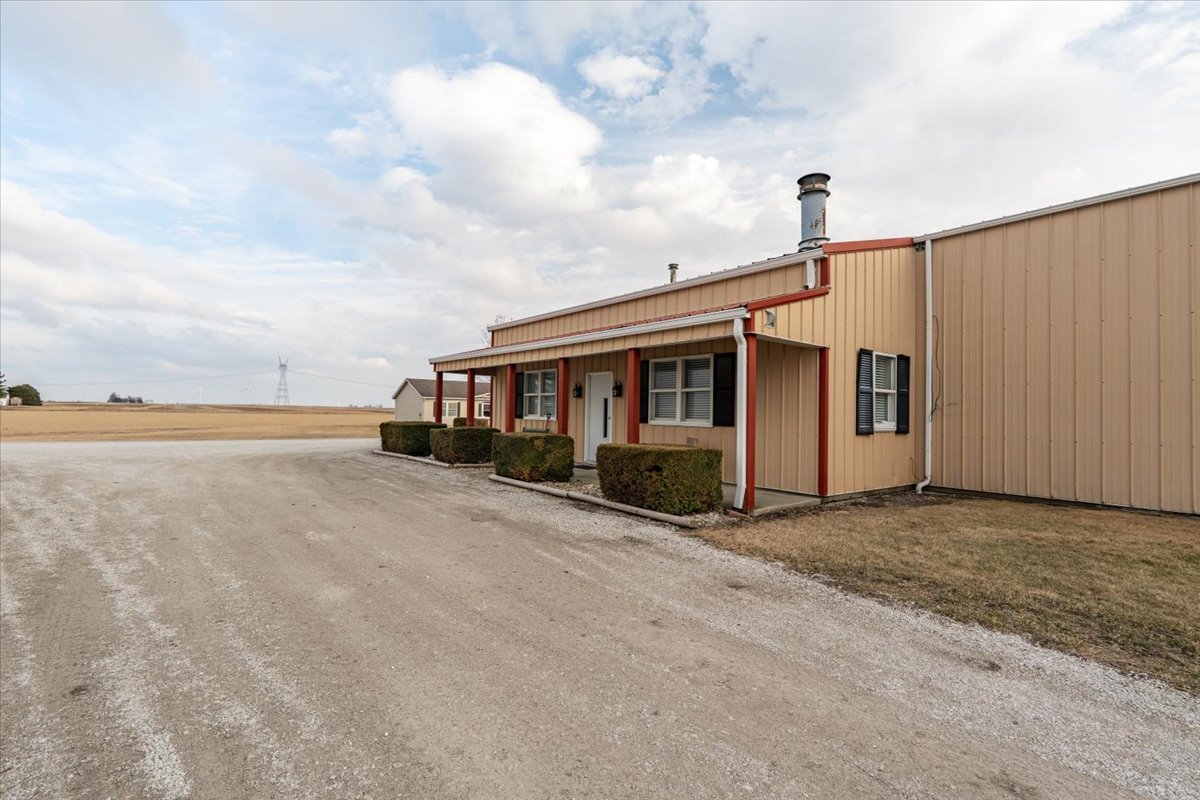 26151 E 2500 North Road, Lexington, IL 61753