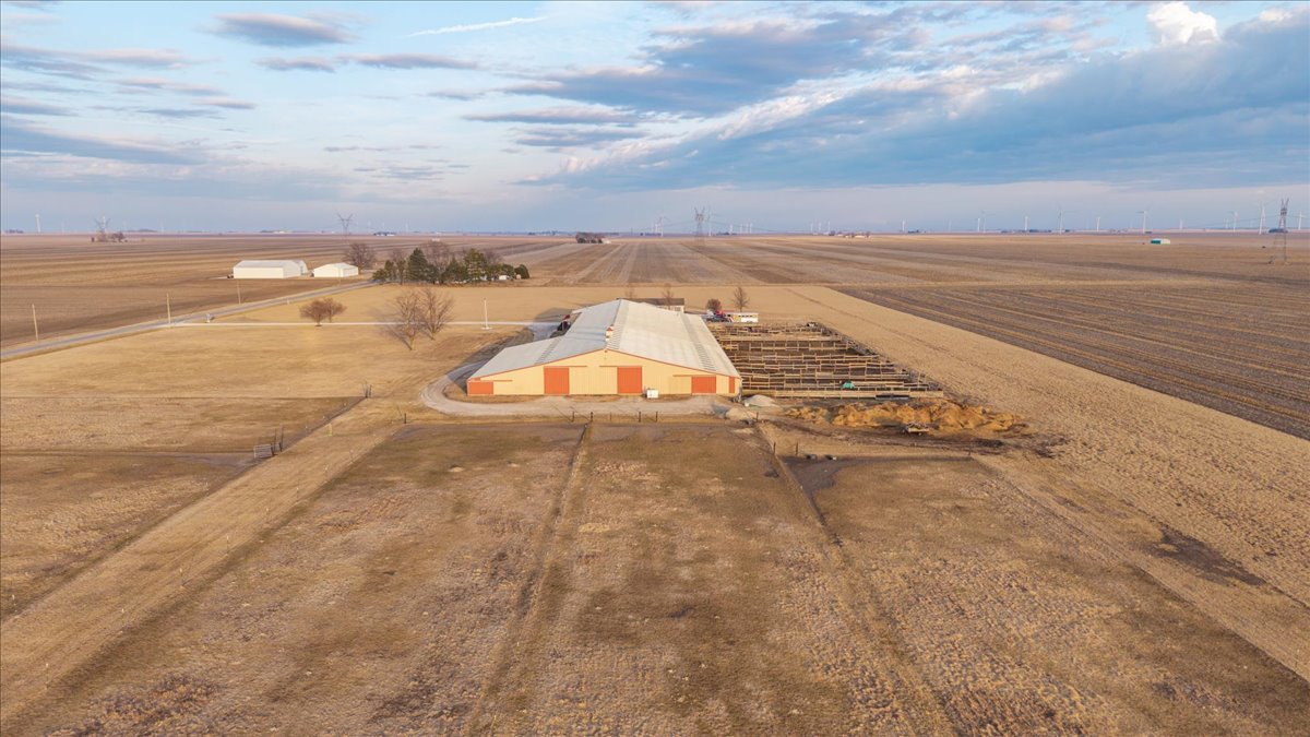 26151 E 2500 North Road, Lexington, IL 61753