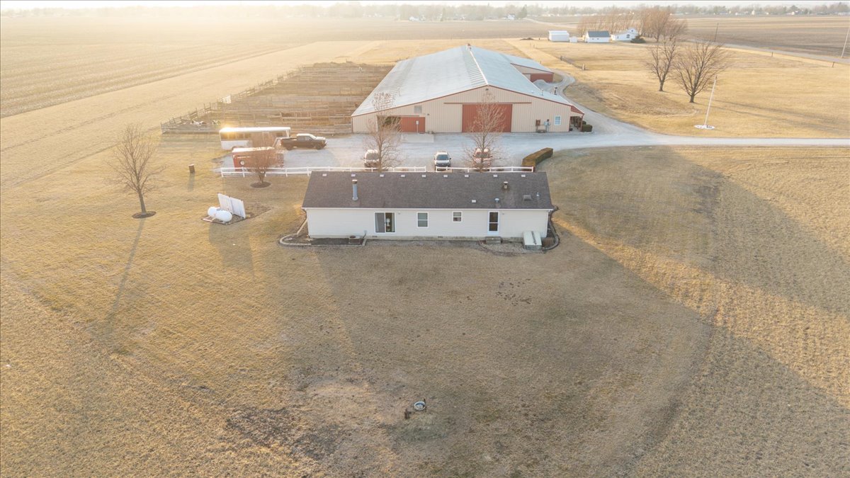 26151 E 2500 North Road, Lexington, IL 61753