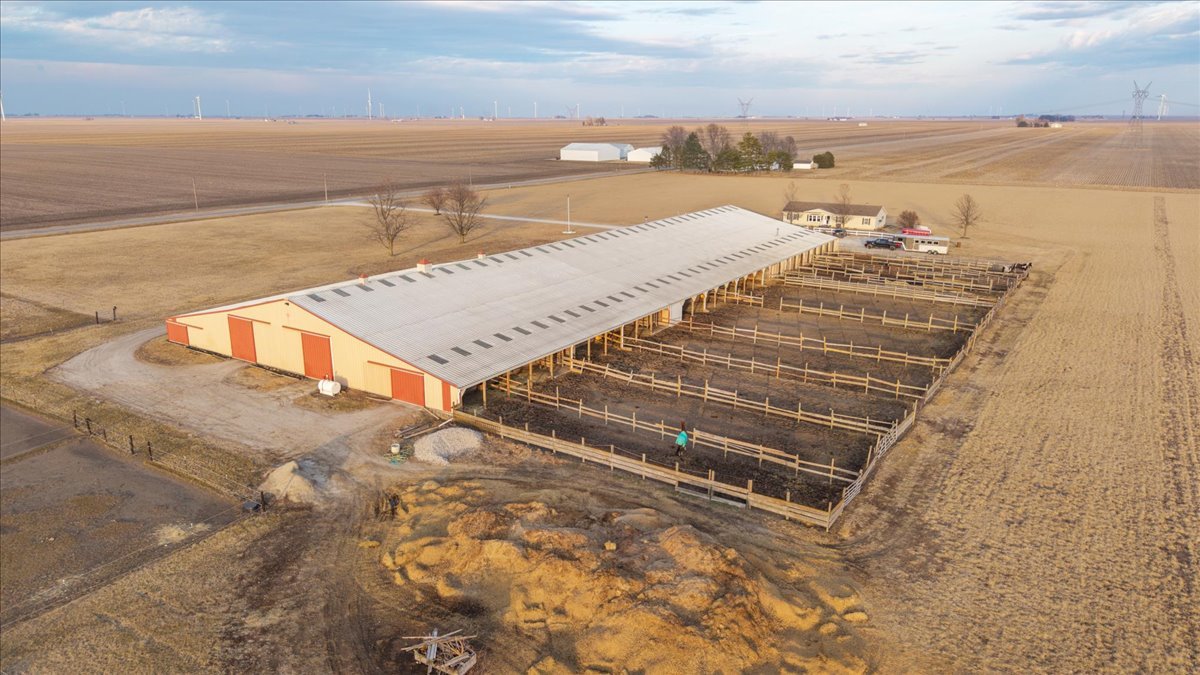 26151 E 2500 North Road, Lexington, IL 61753