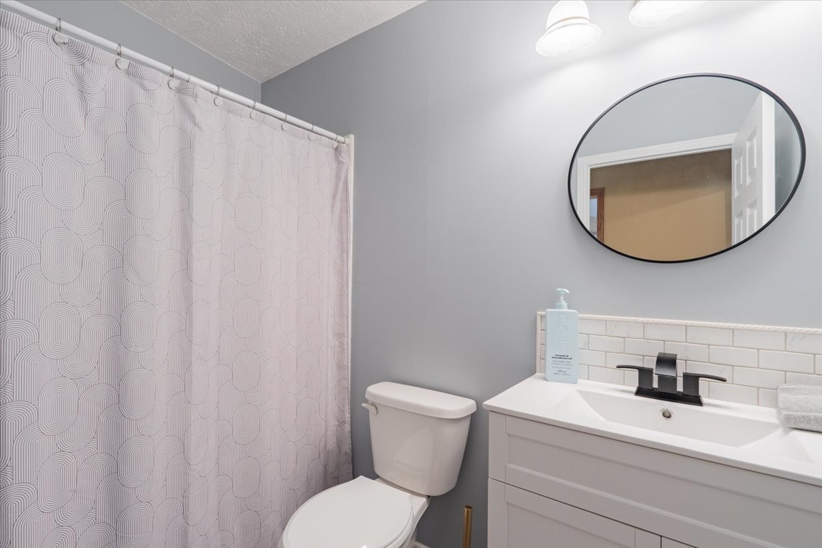 26151 E 2500 North Road, Lexington, IL 61753